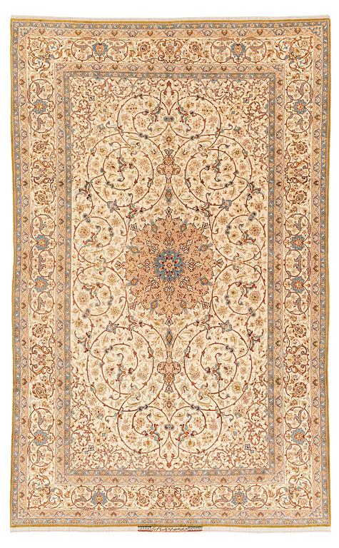 Matta, semiantik Isfahan, centrala Persien, part silk, signerad Sarraf Mamoury, ca 315 x 193 cm.