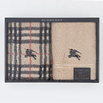 Burberry, towels, one pair.