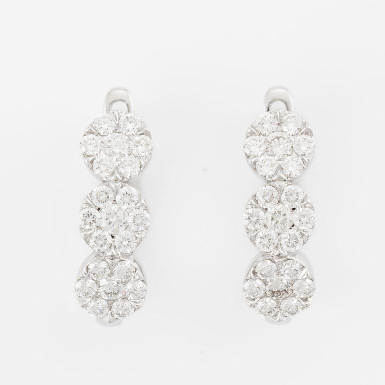 Earrings, 18K white gold set with brilliant-cut diamonds.
