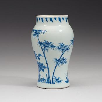 A blue and white Transitional vase, 17th Century.