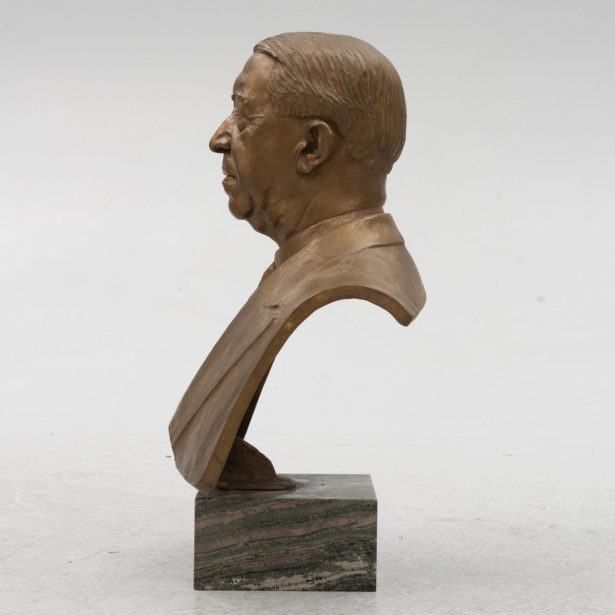 Nils Möllerberg, Portrait Bust.