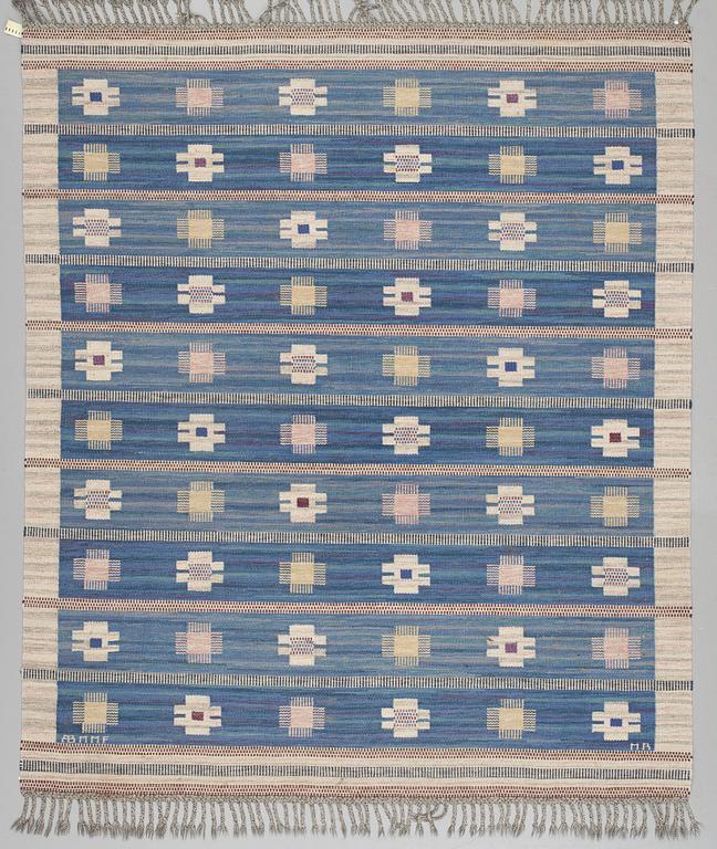 RUG. "Blåklint". Rölakan (flat weave). 254,5 x 221 cm. Signed AB MMF MR (AB Märta Måås-Fjetterström, Marianne Richter).