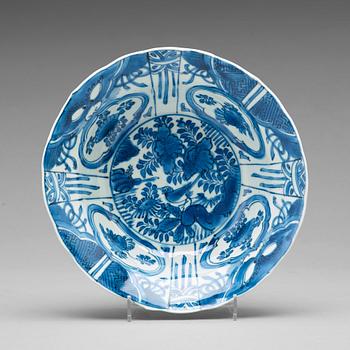 795. A blue and white kraak dish, Ming dynasty, Wanli (1572-1620).