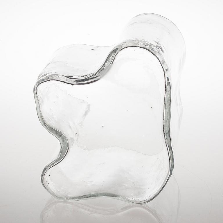 ALVAR AALTO, a '3031, vase signed Alvar Aalto.