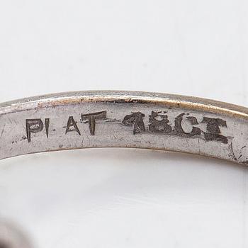 Sormus, 18K kultaa, smaragdi ja timantteja yhteensä noin. 0.04 ct.