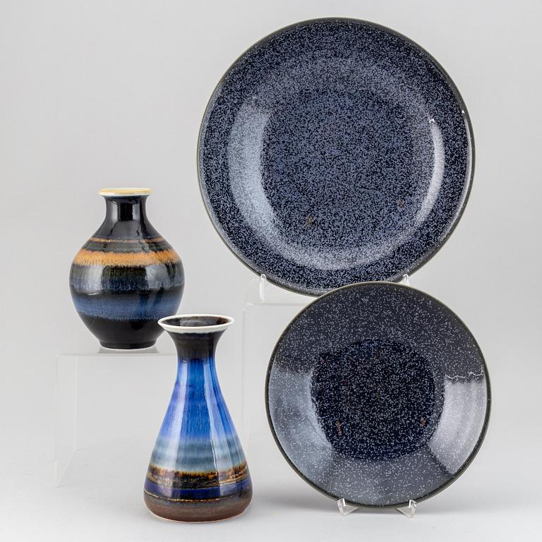 GÖSTA MILLBERG, a set of two stoneware dishes and two vases, Rörstrand.