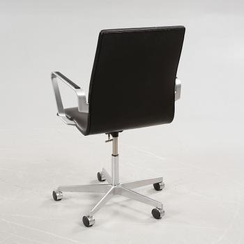 A desk chair, model Oxford, designed by Arne Jacobsen for Fritz Hansen, 2005.