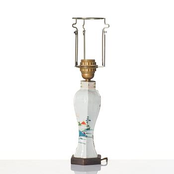 Bordslampa / vas, porslin, Kina, Qingdynasti, Qianlong (1736-95).
