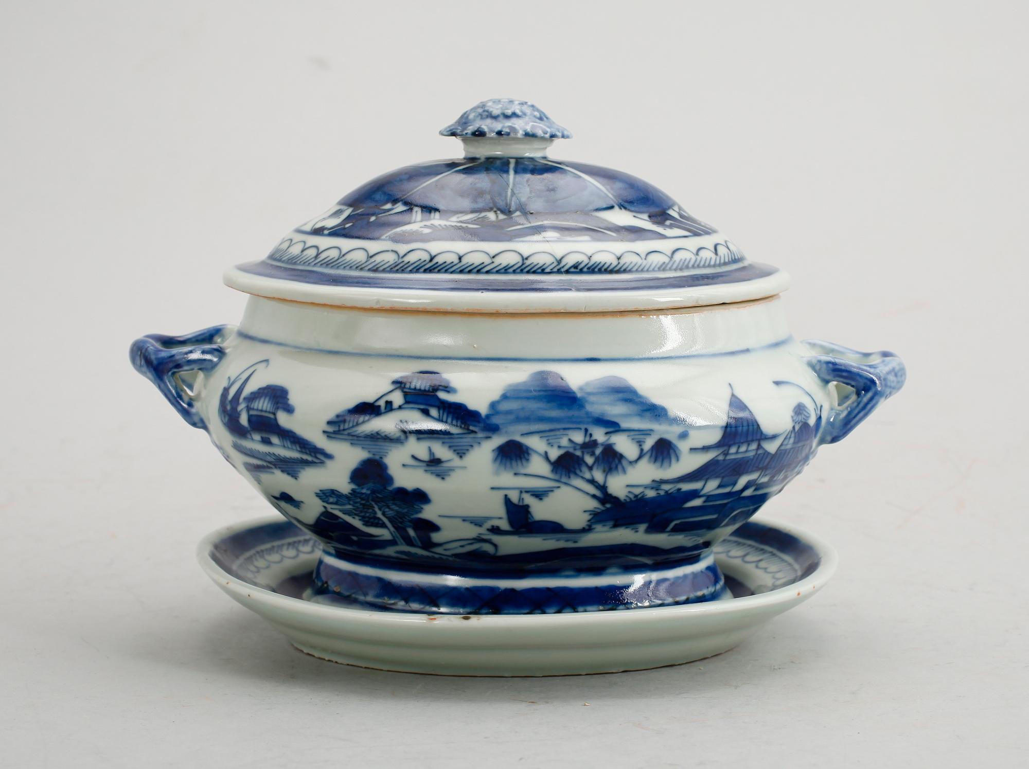 TERRIN MED LOCK OCH FAT, porslin, Kina, 1800-/1900-tal.