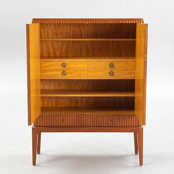 Erik Mattsson, skåp, "Stockholm" utfört av  Birger Ekman, Mjölby Intarsia för AB Harry Carlsson Stockholm, 1940-tal.