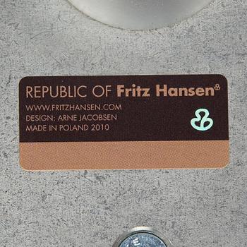 Arne Jacobsen, nojatuolipari, "Svanen" Fritz Hansen, Tanska.