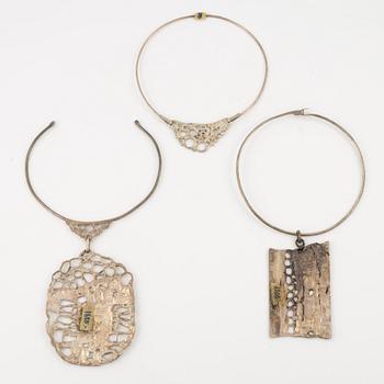 Lars Arby, tre collier, sterlingsilver, Göteborg 1975 och 1982.