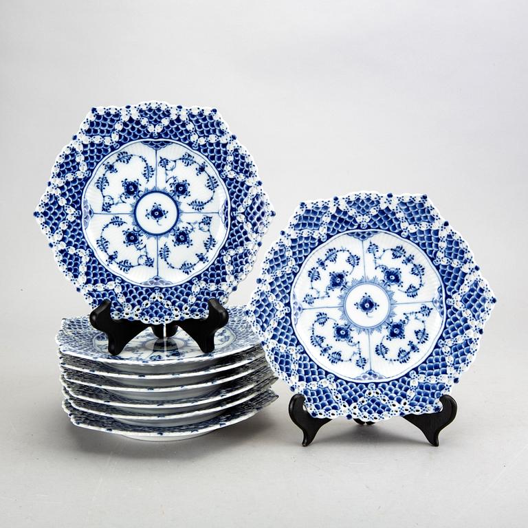 A set of 8 Musselmalet Royal Copenhagen plates nr 1094.