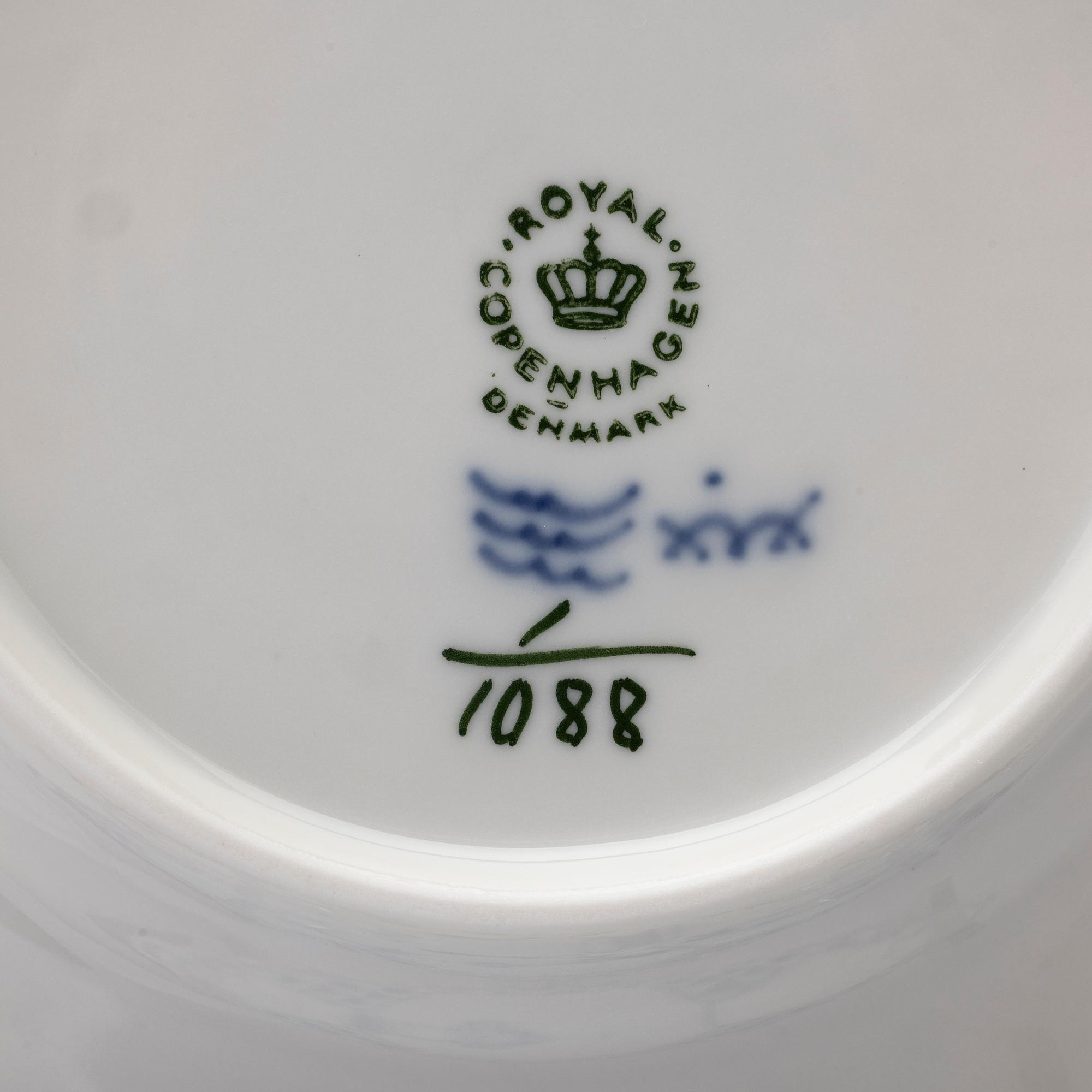 Royal Copenhagen, assietter, 12 st, porslin, "Musselmalet helblonde", Danmark.