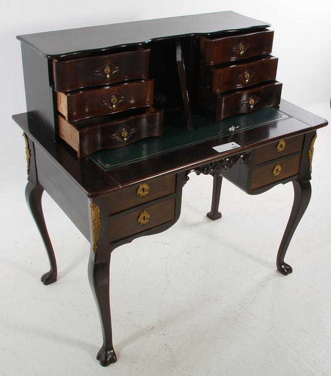 SKRIVBORD med UPPSATS. Rokokostil.