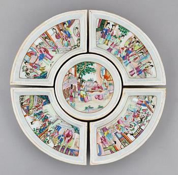 CABARET, fem delar, porslin. Qing dynastin, Kanton, 1800-tal.