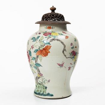 Urna, porslin, Kina, Qingdynastin, 1800-tal.