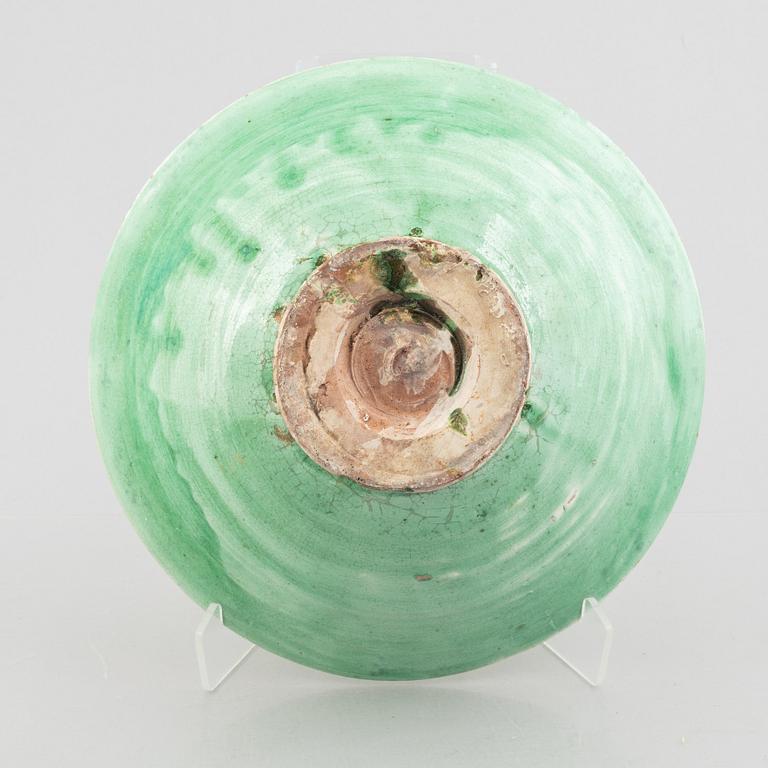 A pair of bowls, circa 1900.
