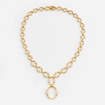 An 18K gold necklace set with round brilliant-cut diamonds.