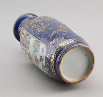 VAS,  porslin. Sen Qingdynasti (1644-1912).