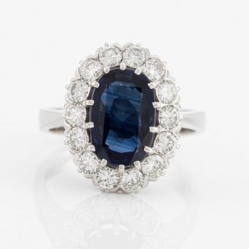 Ring, cluster ring, 18K white gold with sapphire and brilliant-cut diamonds. Stockholm 1973.