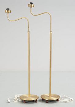 GOLVLAMPOR, ett par, mässing, modell 2388, Firma Svenskt Tenn.