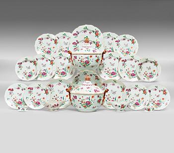 471. An export porcelain famille rose dinner service, Qing dynasty, Qianlong (1736-1795), (59 pc).