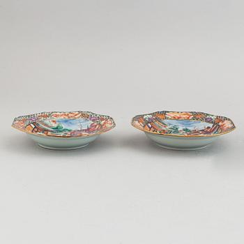 Four (2+2) famille rose export porcelain dishes, Qing dynasty. Qianlong (1736-95).