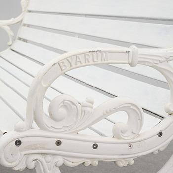 A garden sofa, a table and a pair of chairs, Byarums bruk.