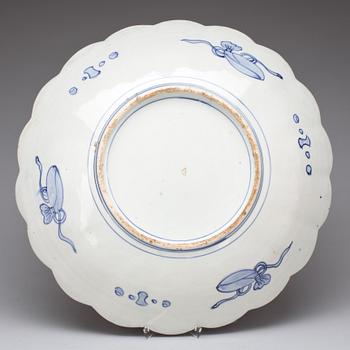 PRESENTERFAT, porslin. Imari, Japan, 1800-talets slut.