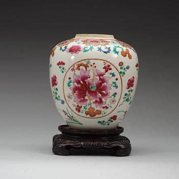 A famille rose jar, Qing dynasty, Qianlong (1736-95).