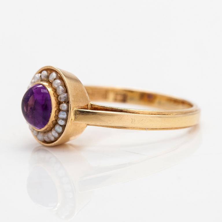 Ring, 18K guld, ametist och odlade pärlor. Heribert Engelbert, Stockholm 1956.