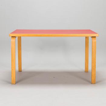 Alvar Aalto, bord, modell 82 för O.Y. Huonekalu- ja Rakennustyötehdas A.B. 1960-tal.