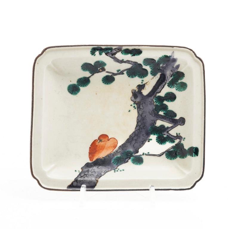 A small Japanese gilt copper box with cover and a porcelain dish, 19th century.
