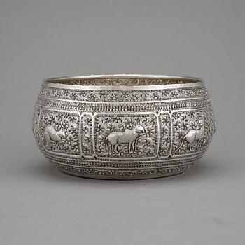 SKÅL, silver, troligen Thailand, 1900-tal. Vikt ca 220g.