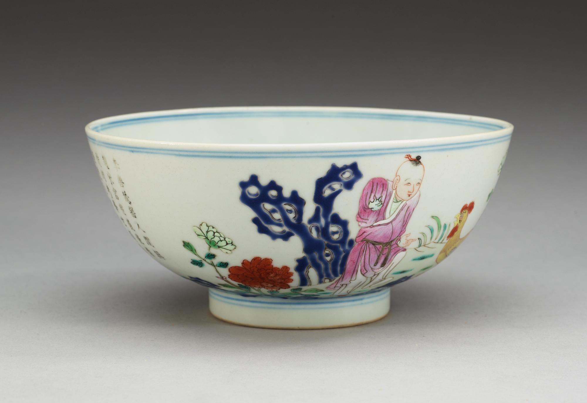 A famille rose bowl, Qing dynasty, 19th Century.