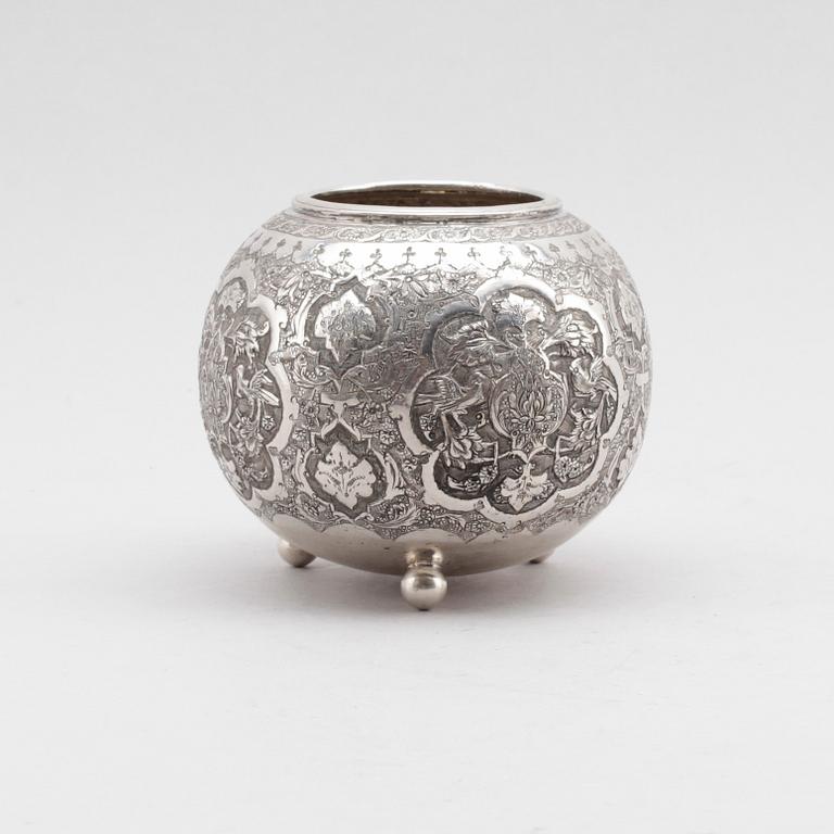 SKÅL, silver, orientalisk, 1900-tal. Vikt ca 203 gram.