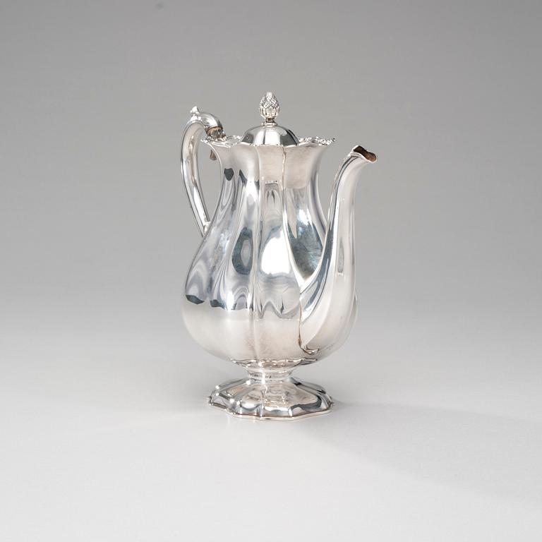 KAFFEKANNA, silver, Kultakeskus Oy, Tavastehus 1946. Totalvikt 613g.