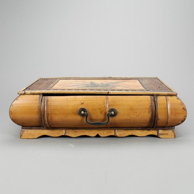 BRICKA, kolonialstil, 1900-talets början.