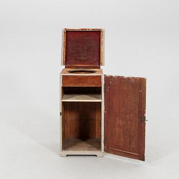 Sängbord/komod sent 1800-tal.