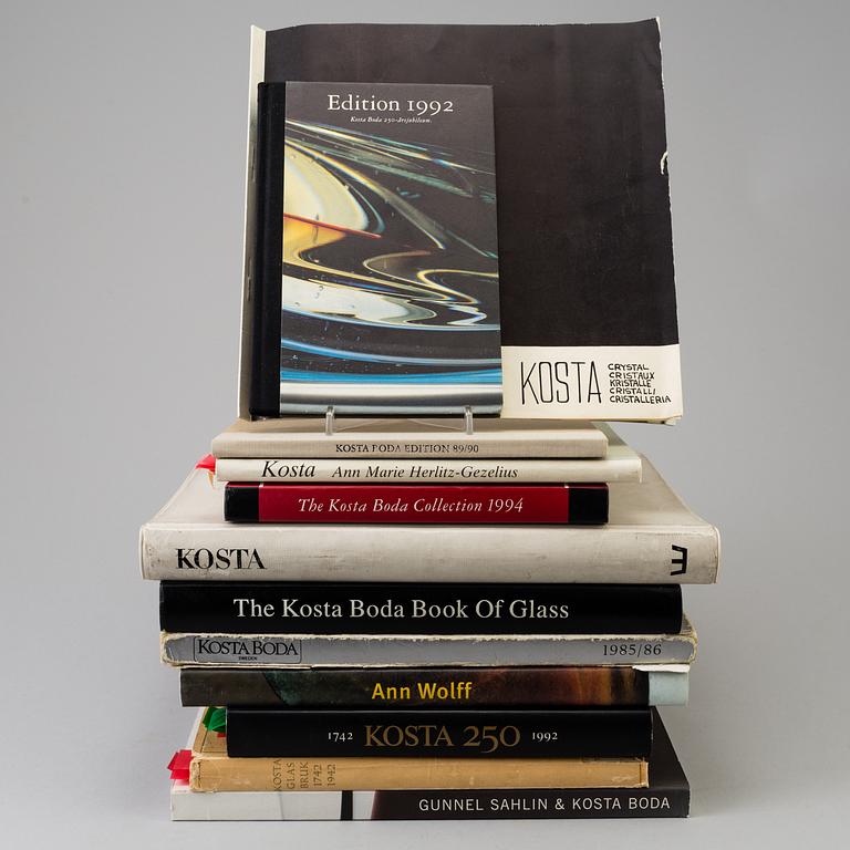 A lot of eleven books regarding Kosta and Kosta Boda glasbruk.