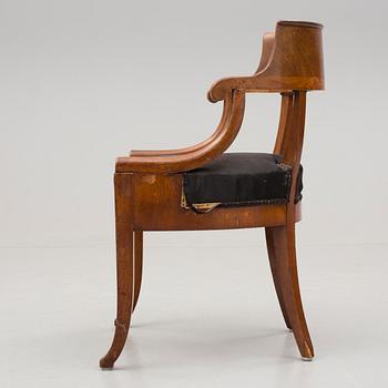 KARMSTOL/SKRIVBORDSSTOL, empire. 1800-talets andra kvartal.