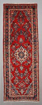 MATTA, Hamadan, ca 235 x 86 cm.