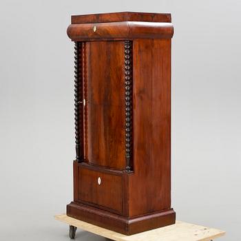 SKÅP, nyrenässans, 1800-tal.