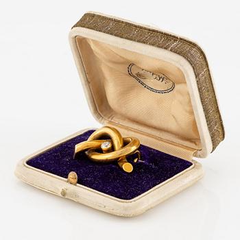 Brooch 14K gold with an old-cut diamond.