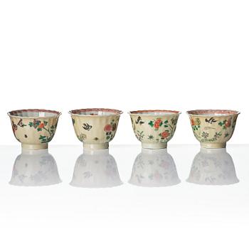 Koppar med fat, fyra stycken, porslin. Qingdynastin, Kangxi (1662-1722).