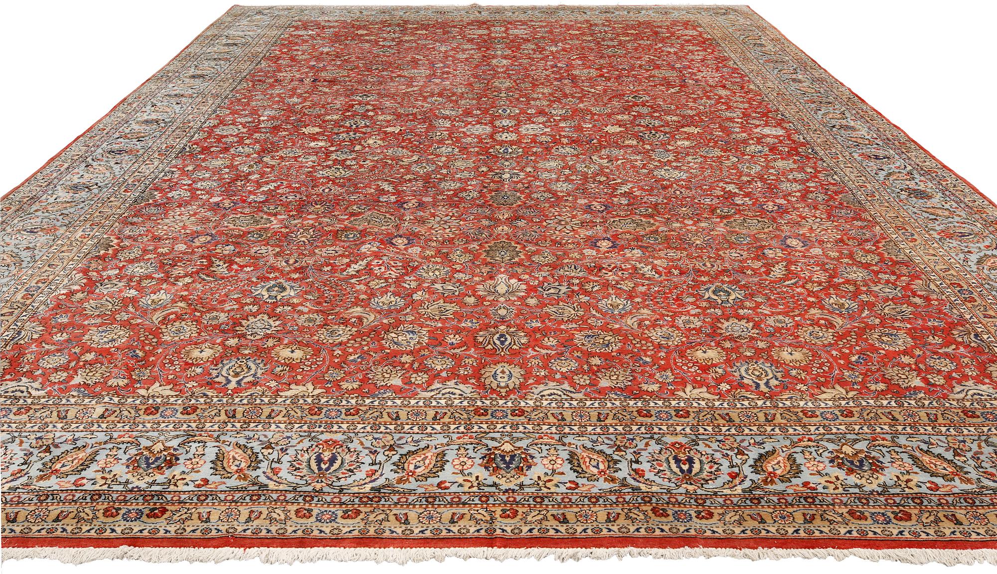 A part silk Sarouk carpet, approx. 530 x 365 cm.