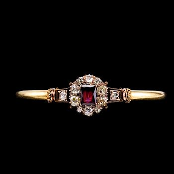 454. A BRACELET, old cut diamonds c. 2.40 ct, garnet c. 2.50 ct.