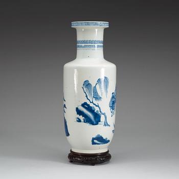 VAS, porslin. Kina, 1900-tal. Med Kangxi sex karaktärers märke.
