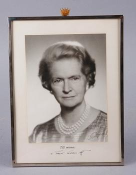 KUNGLIGT FOTOGRAFI, Prinsessan Sibylla, egenhändigt sign av Carl XVI Gustaf, 1970-tal.